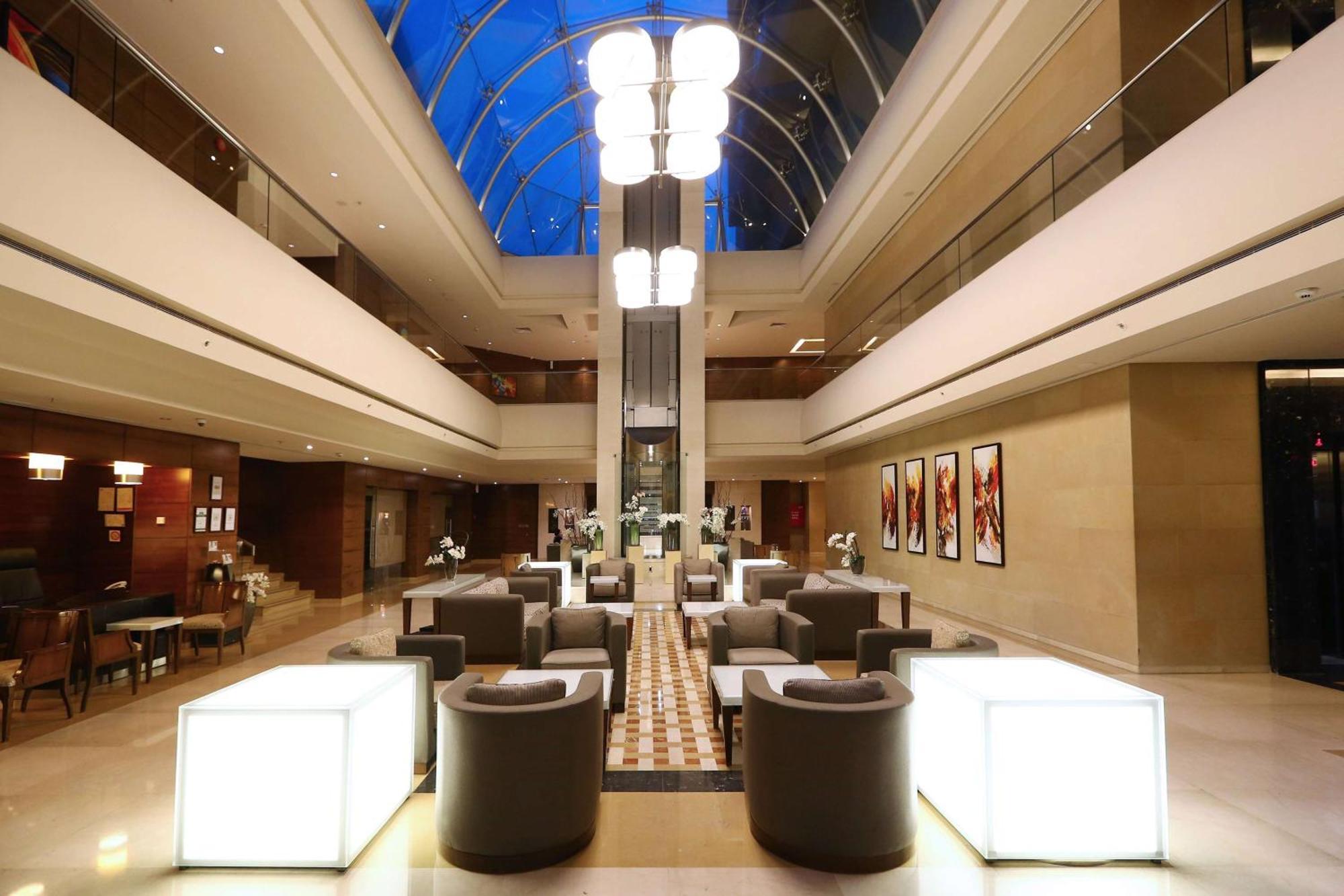Ramada Plaza By Wyndham Beirut Raouche Hotel Exterior foto