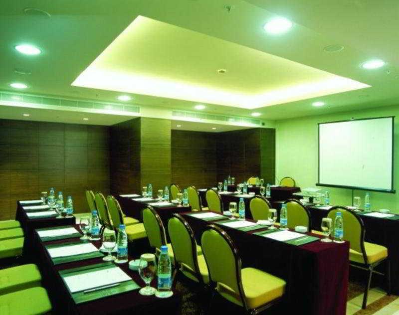 Ramada Plaza By Wyndham Beirut Raouche Hotel Exterior foto