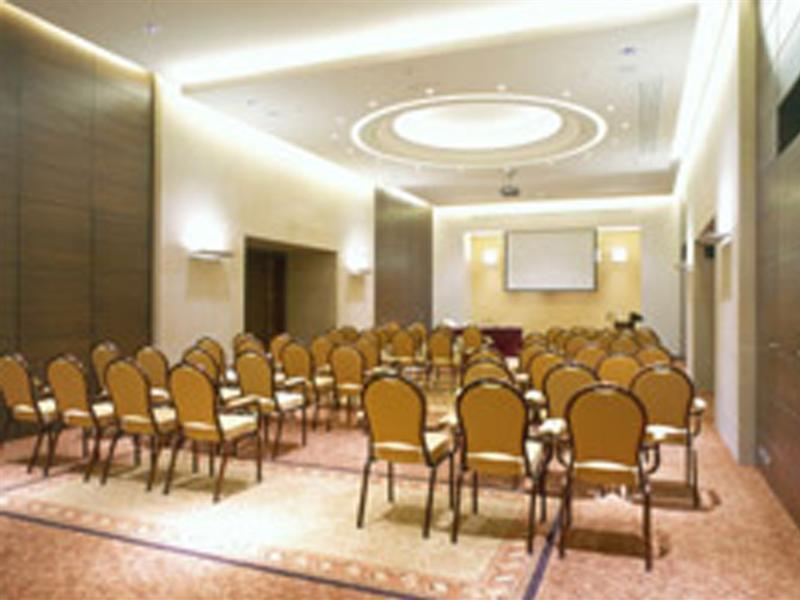 Ramada Plaza By Wyndham Beirut Raouche Hotel Exterior foto