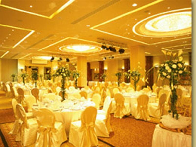 Ramada Plaza By Wyndham Beirut Raouche Hotel Exterior foto