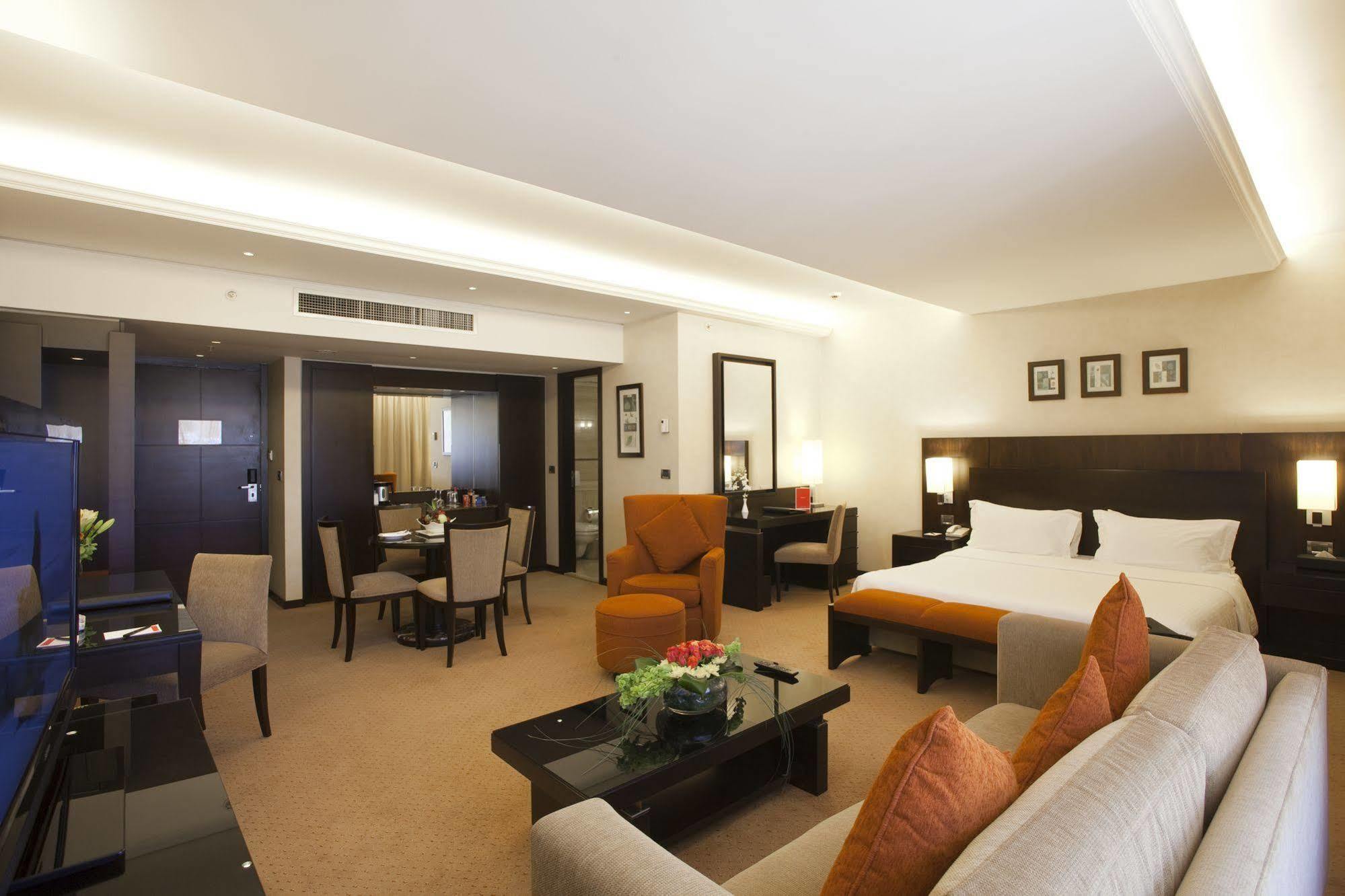 Ramada Plaza By Wyndham Beirut Raouche Hotel Exterior foto