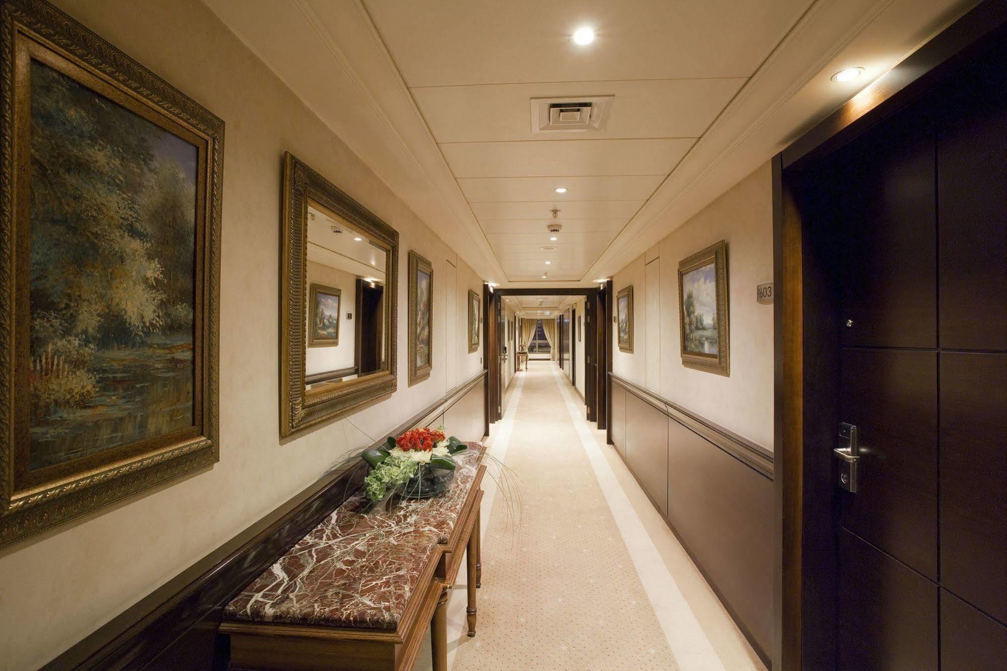 Ramada Plaza By Wyndham Beirut Raouche Hotel Exterior foto