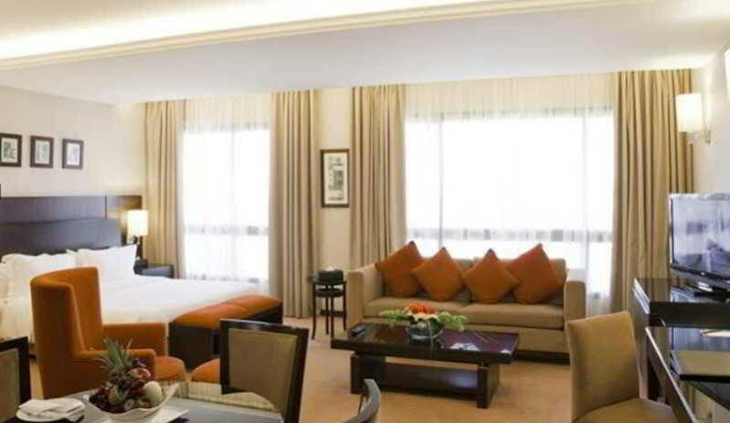 Ramada Plaza By Wyndham Beirut Raouche Hotel Exterior foto